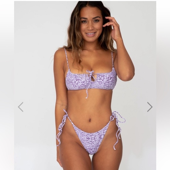 Skatie Swim ‘Demi’ Bikini Top Charleston Print 💜 - Picture 1 of 6